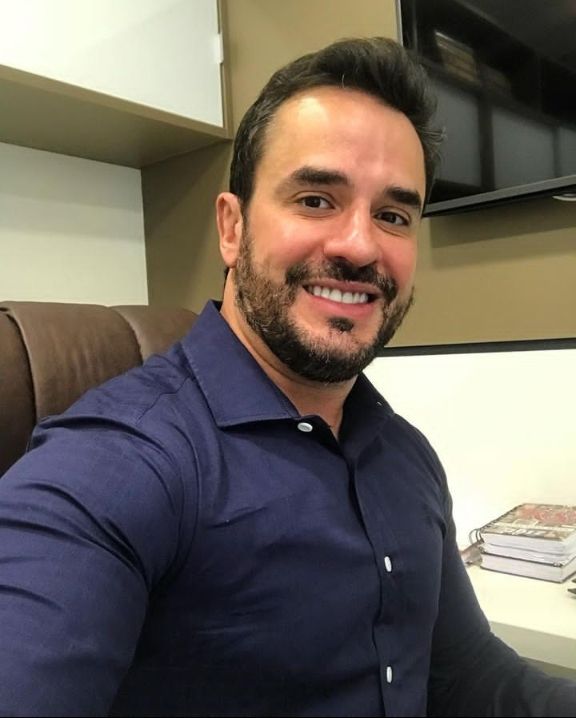 <em>Alex M.</em>